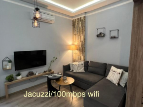 Sonias Central Jacuzzi Apartment